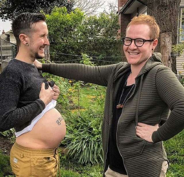Por primera vez una pareja gay está embarazada de un bebé - Oveja Rosa -  Revista sobre familias y amor homosexual