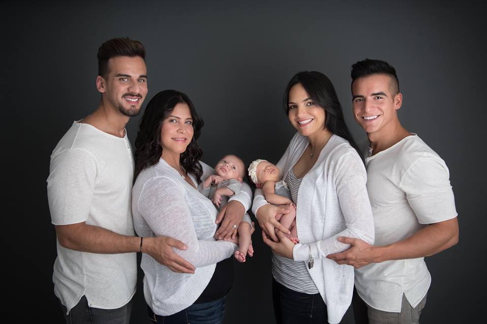 Una pareja de lesbianas tiene hijos junto a sus mejores amigos, una pareja  de gays - Oveja Rosa - Revista sobre familias y amor homosexual