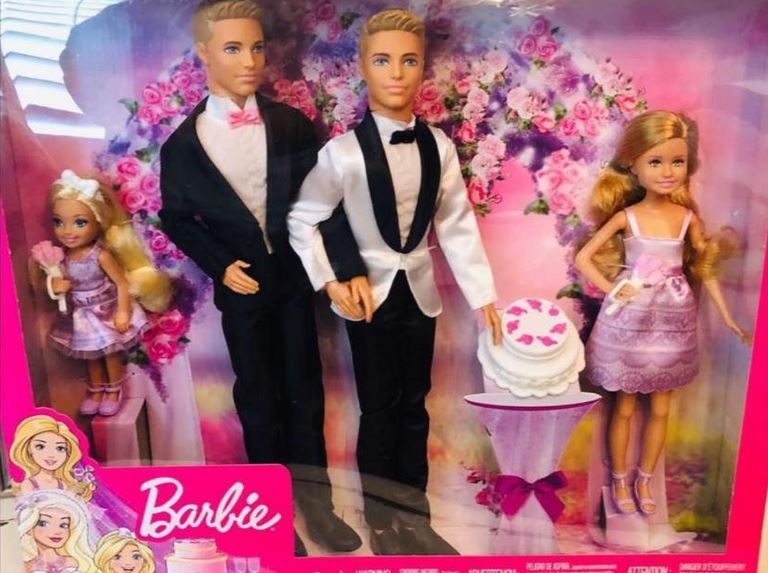 Mattel podría crear un set de boda de muñecos del mismo sexo inspirados en una  pareja real - Oveja Rosa - Revista sobre familias y amor homosexual