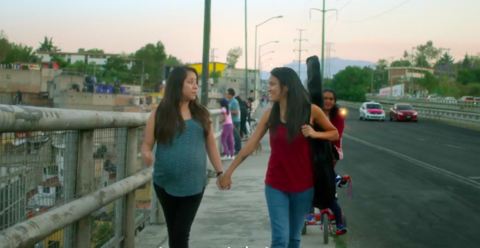 madres lesbianas en el vídeo del gobierno dia de la madre