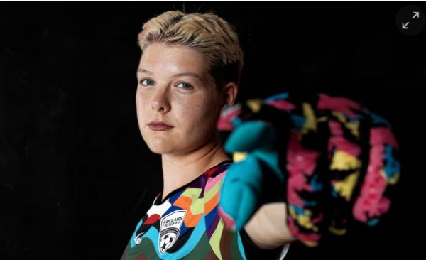 Grace Wilson se convierte en la primera futbolista profesional que se ...